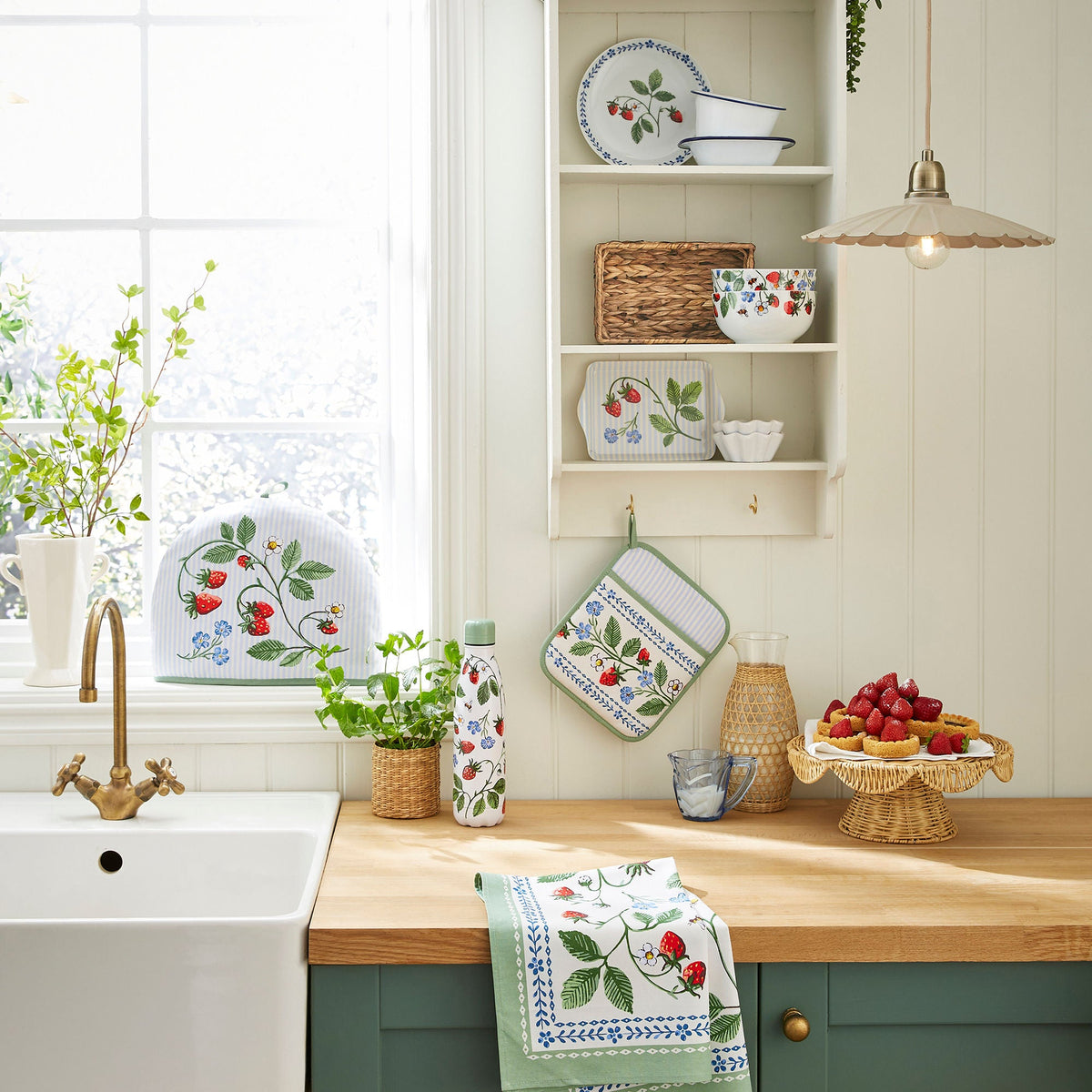 Kitchenware | Aprons, Oven Gloves, Tea Towels & More | Ulster Weavers