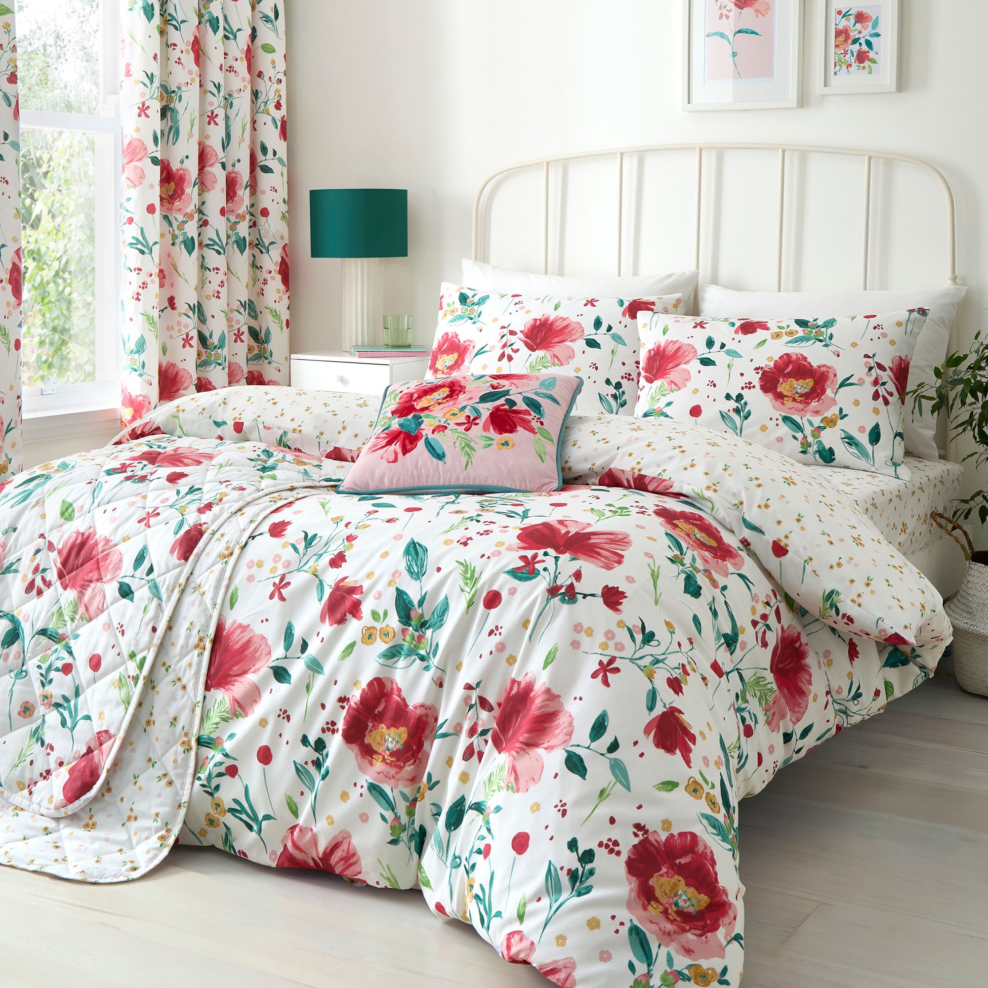 Abstract Poppy 28cm Fitted Bed Sheet in White - 28cm Fitted Bed Sheet - Dreams & Drapes