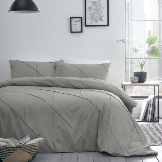 Dart Duvet Cover Set in Grey