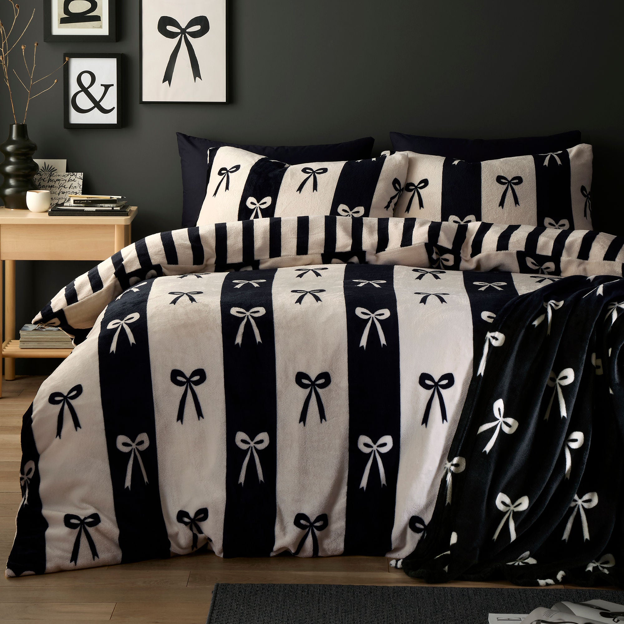 Bows Throw in Monochrome 120 x 150cm - Throw - Fusion Snug
