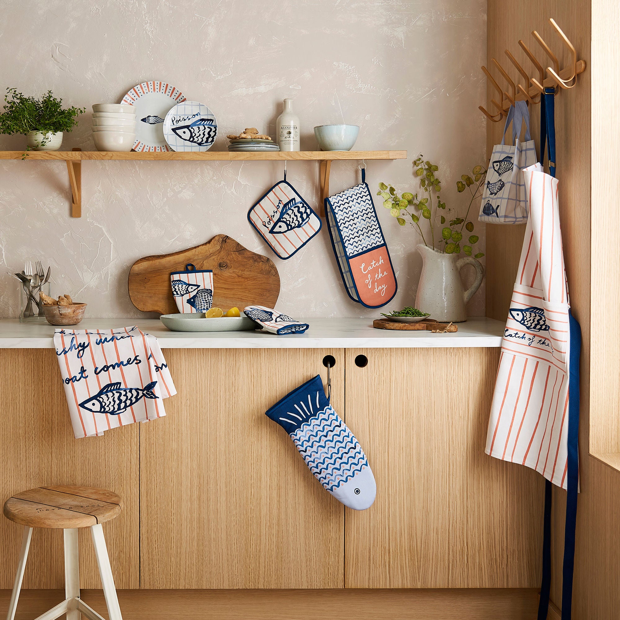 Ulster Weavers Catch of the Day Dinner Plate - Porcelain One Size in Multi - Plates - Ulster Weavers