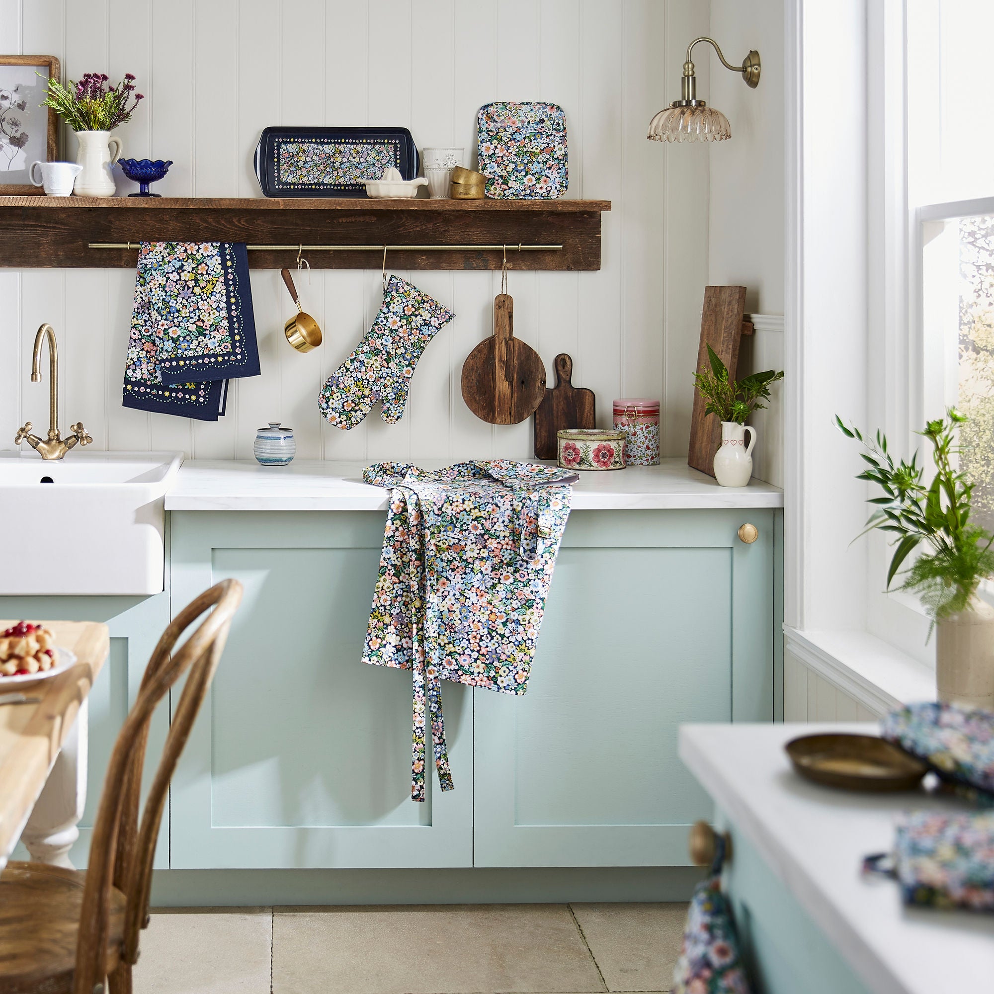 Ulster Weavers Confetti Floral Apron - Cotton One Size in Multi - Apron - Ulster Weavers