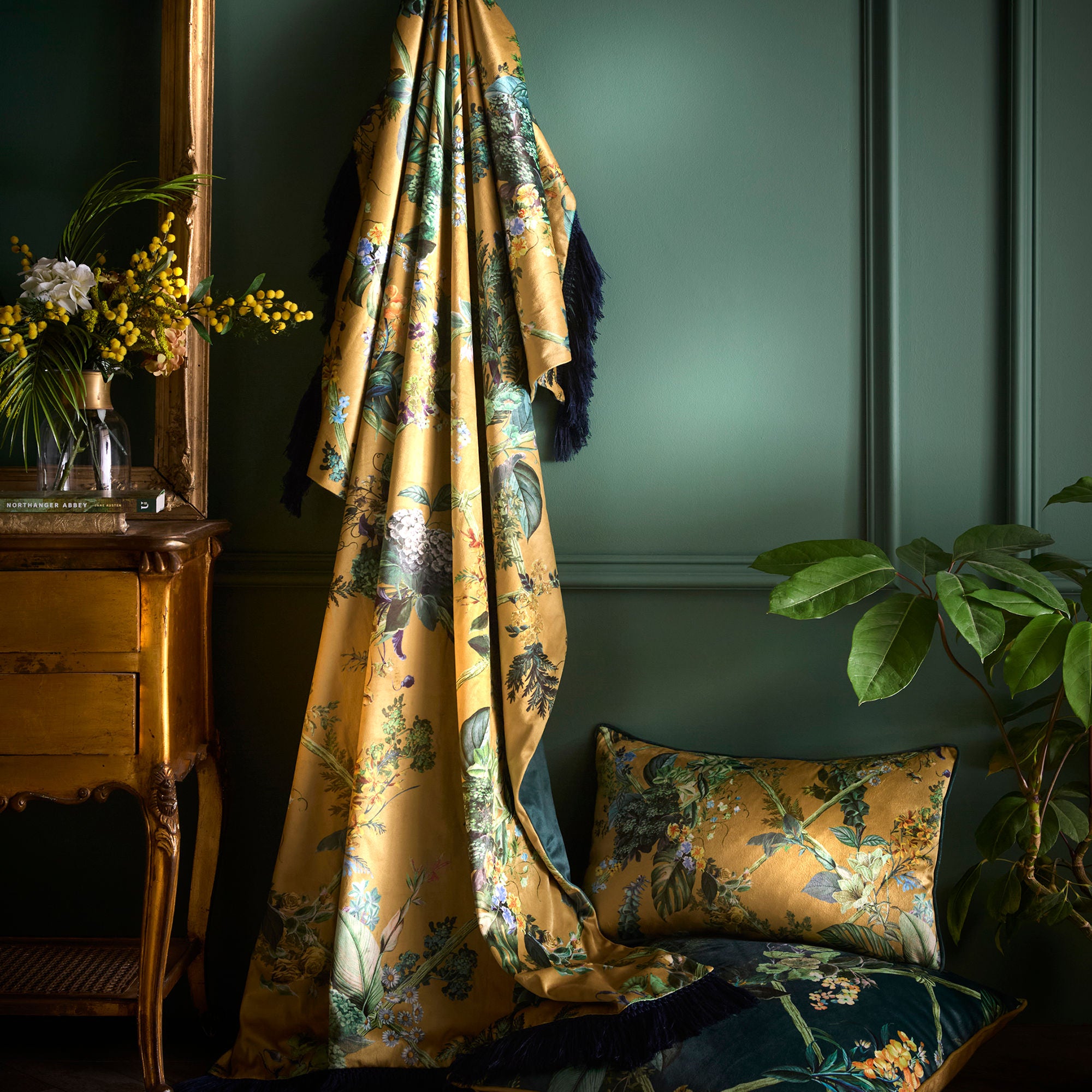 Cotswold Fantasia Throw in Gold 130 x 180cm