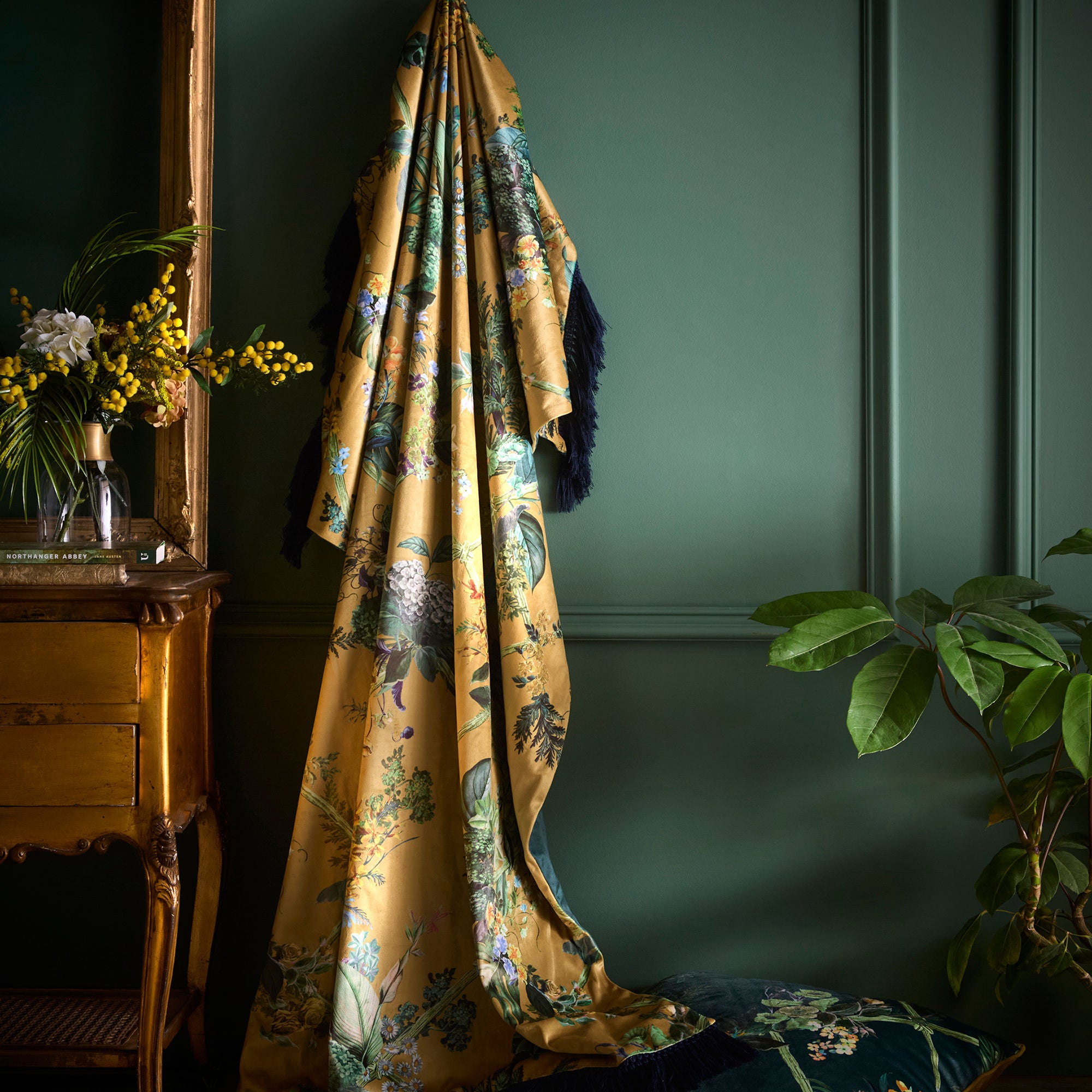 Cotswold Fantasia Throw in Gold 130 x 180cm