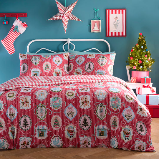 Christmas Vintage Frames Duvet Cover Set in Red
