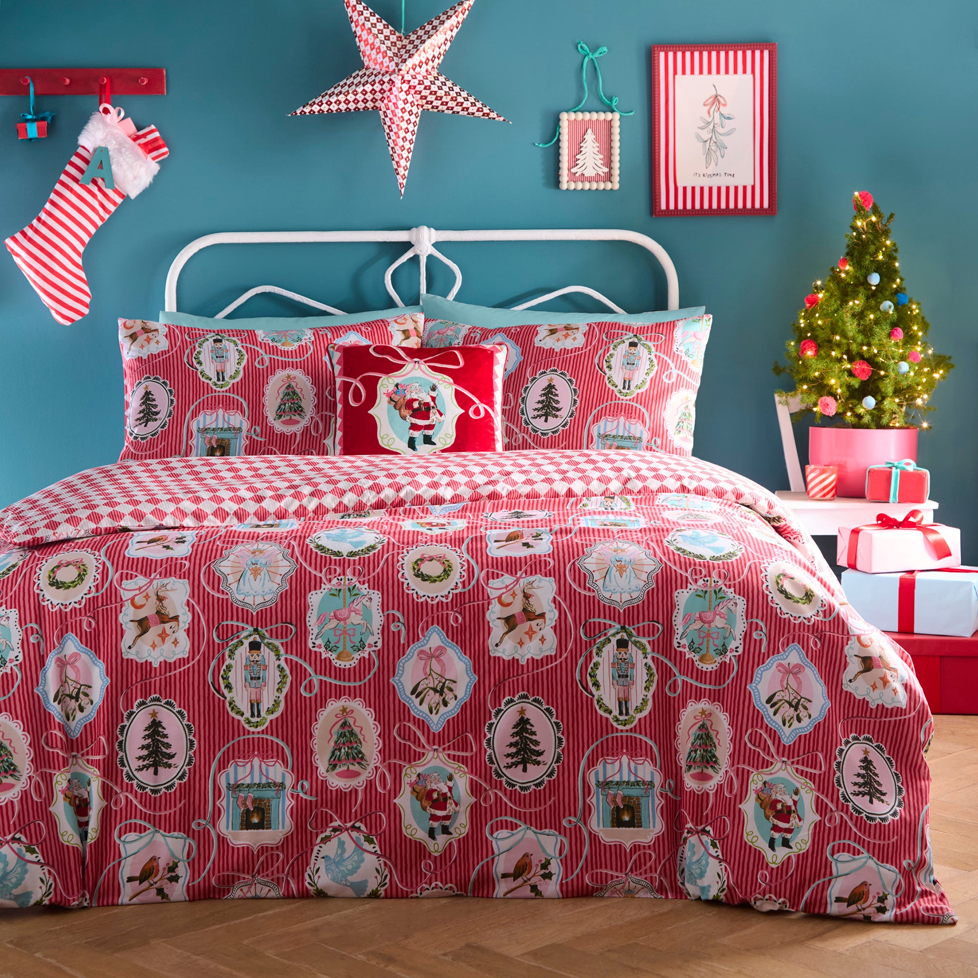 Christmas Vintage Frames Duvet Cover Set in Red - Duvet Cover Set - Fusion