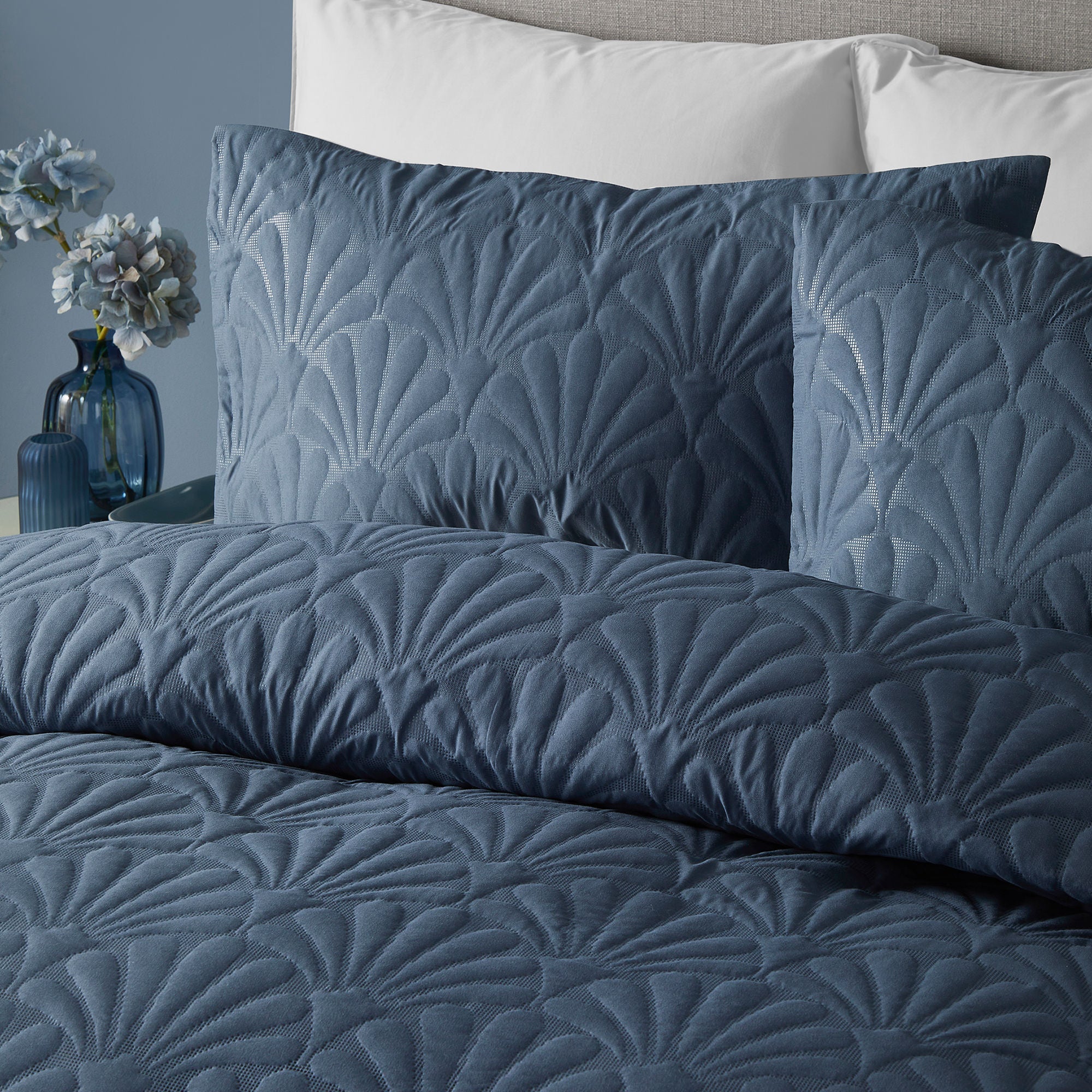 Cavali Duvet Cover Set by Serene in Dark Blue - Duvet Cover Set - Serene