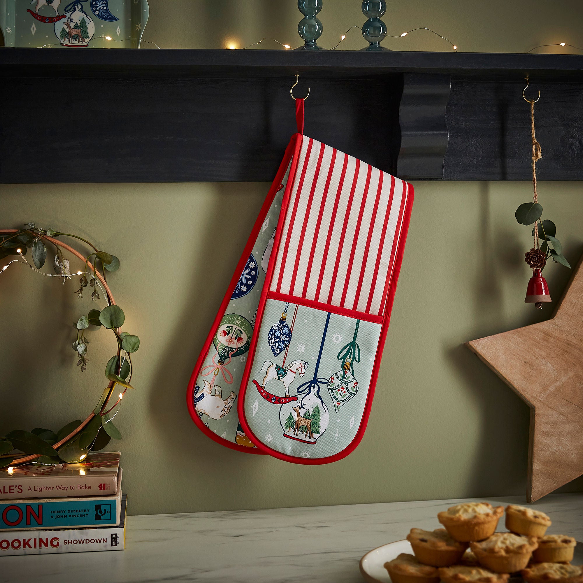 Ulster Weavers Christmas Ornaments Double Oven Glove One Size in Multi - Double Oven Glove - Ulster Weavers