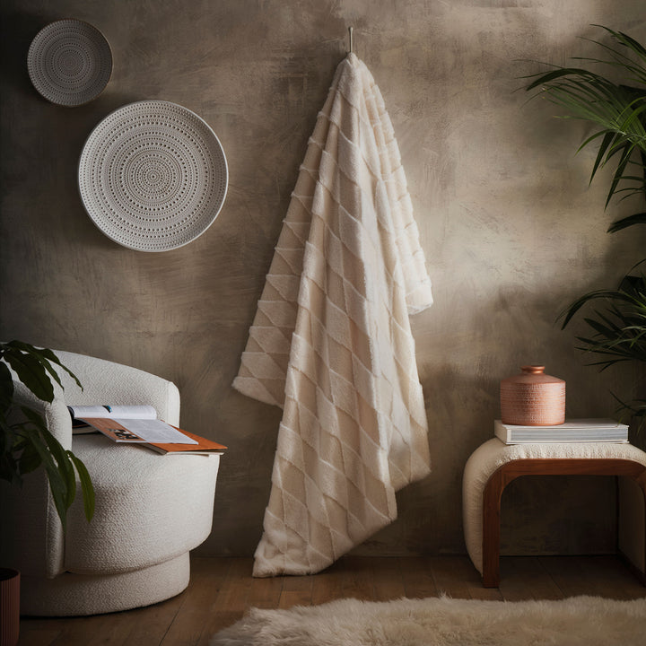 Cosy Diamond Throw in Natural 150 x 200cm - Throw - Appletree