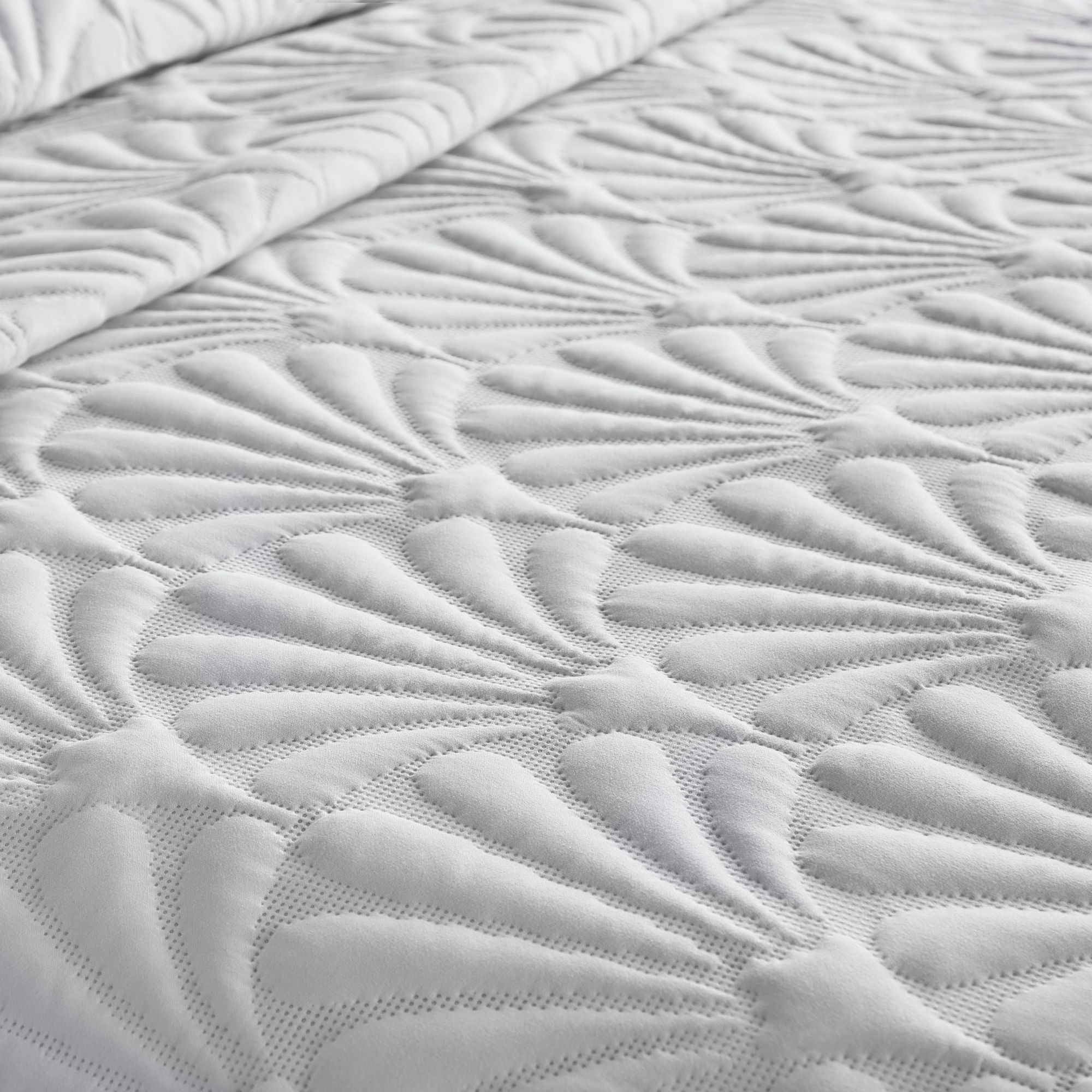 Cavali Duvet Cover Set by Serene in White - Duvet Cover Set - Serene