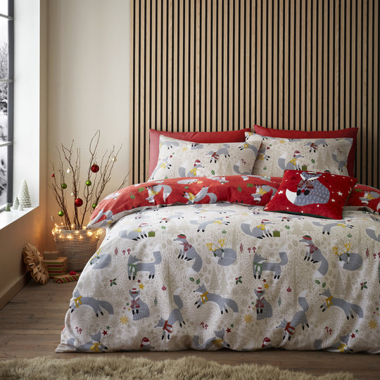 Christmas Foraging Fox Duvet Cover Set in Red