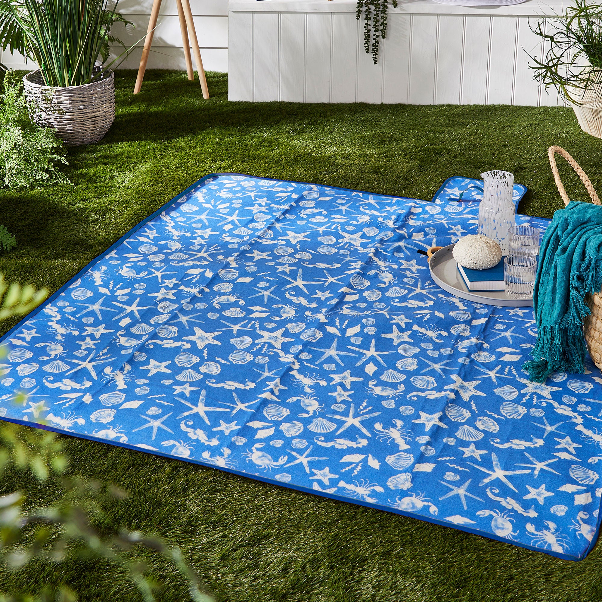 Blue picnic blanket online