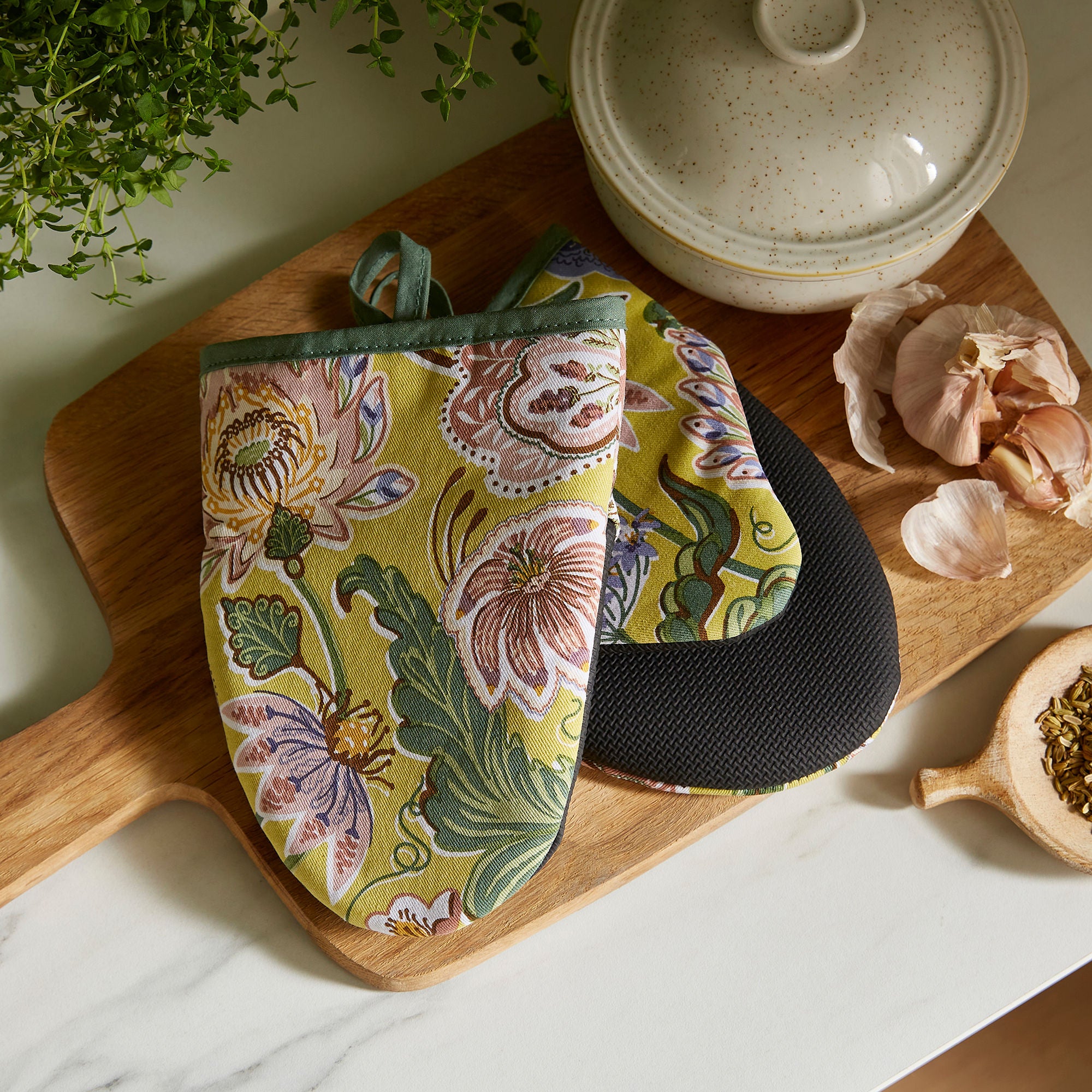 Ulster Weavers Emmeline Microwave Mitts - Pair One Size in Green - Micro Mitts - Ulster Weavers