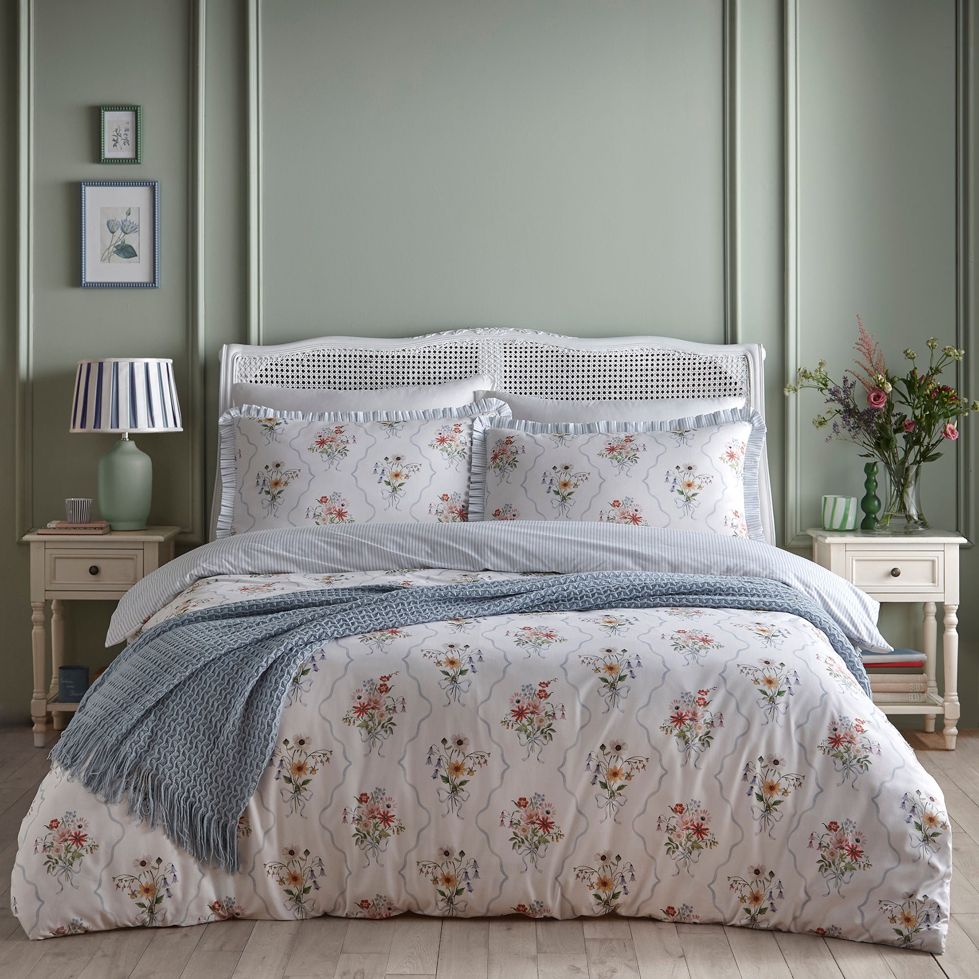 Floral Bouquet Duvet Cover Set in Multi - Duvet Cover Set - Appletree