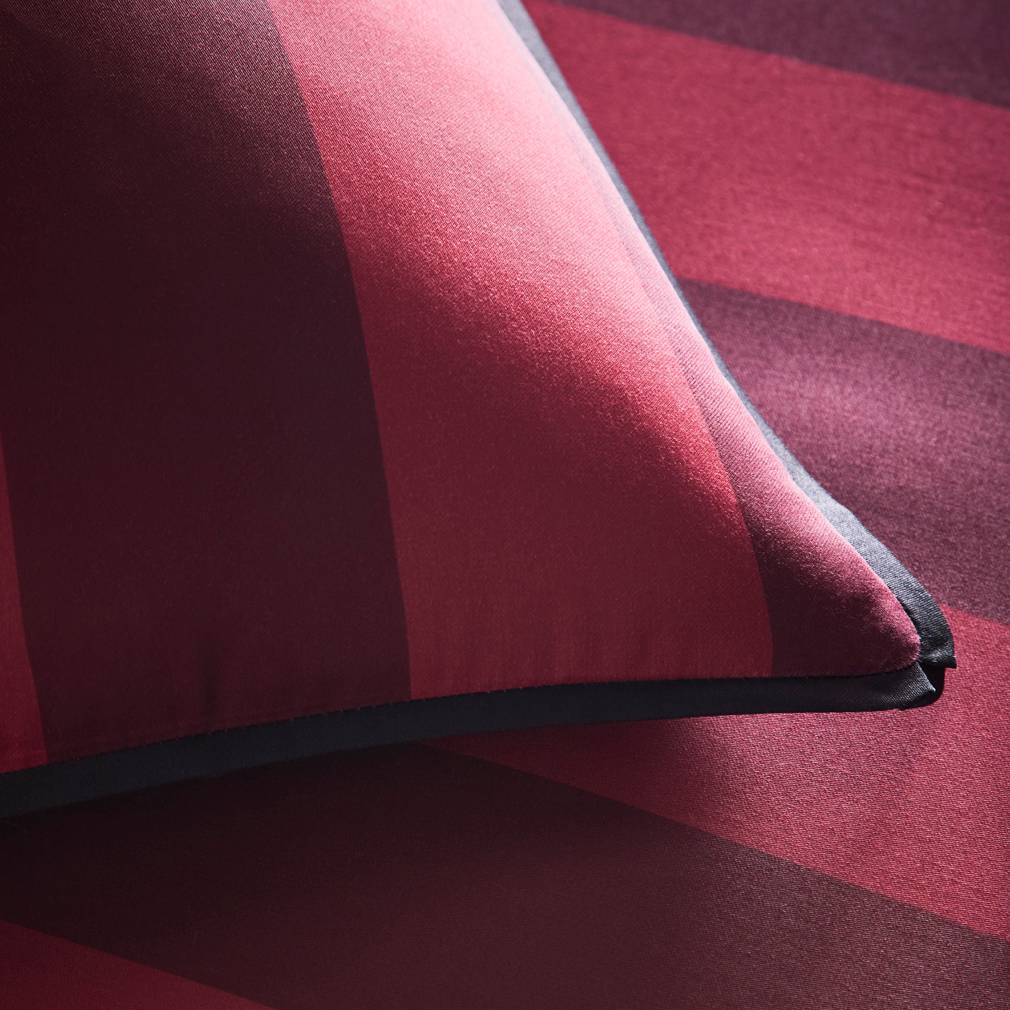 Festivo Circus Stripe Duvet Cover Set in Red