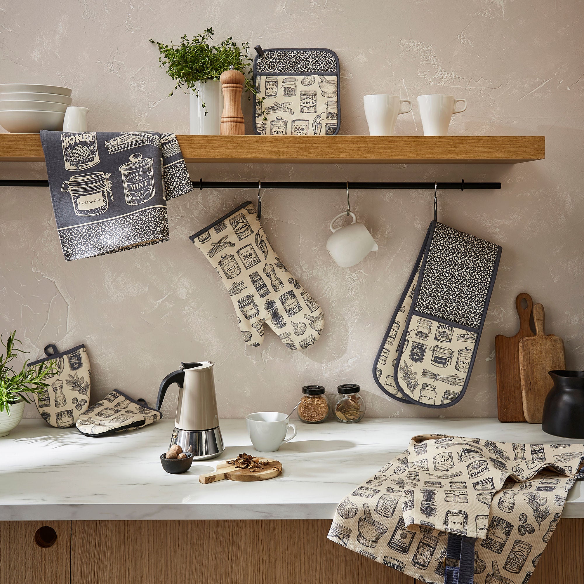 Ulster Weavers Herbs & Spices Foldable Tote Bag Medium in Grey - Roll-Up Bag - Ulster Weavers