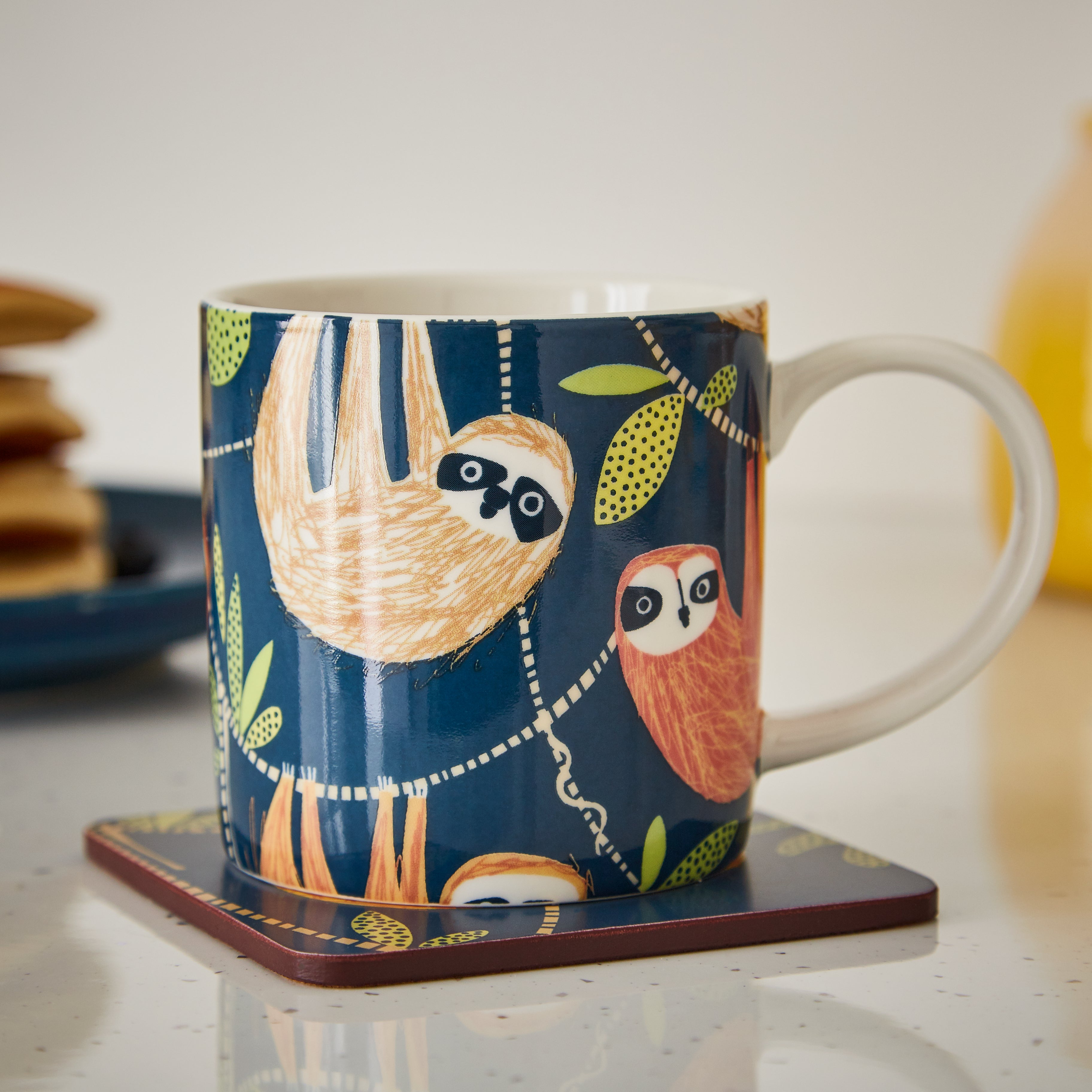 Ulster Weavers Mug - Hanging Around (New Bone China, Green, 250ml) - Mug - Ulster Weavers