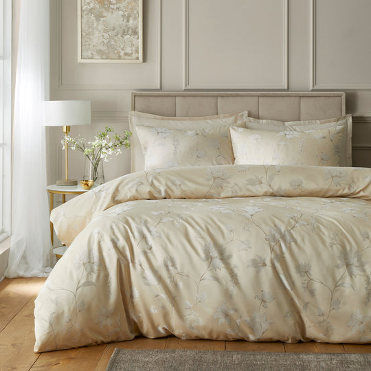 Lilly Floral Jacquard Duvet Cover Set in Champagne