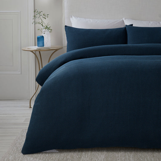 Lindly Duvet Cover Set in Navy