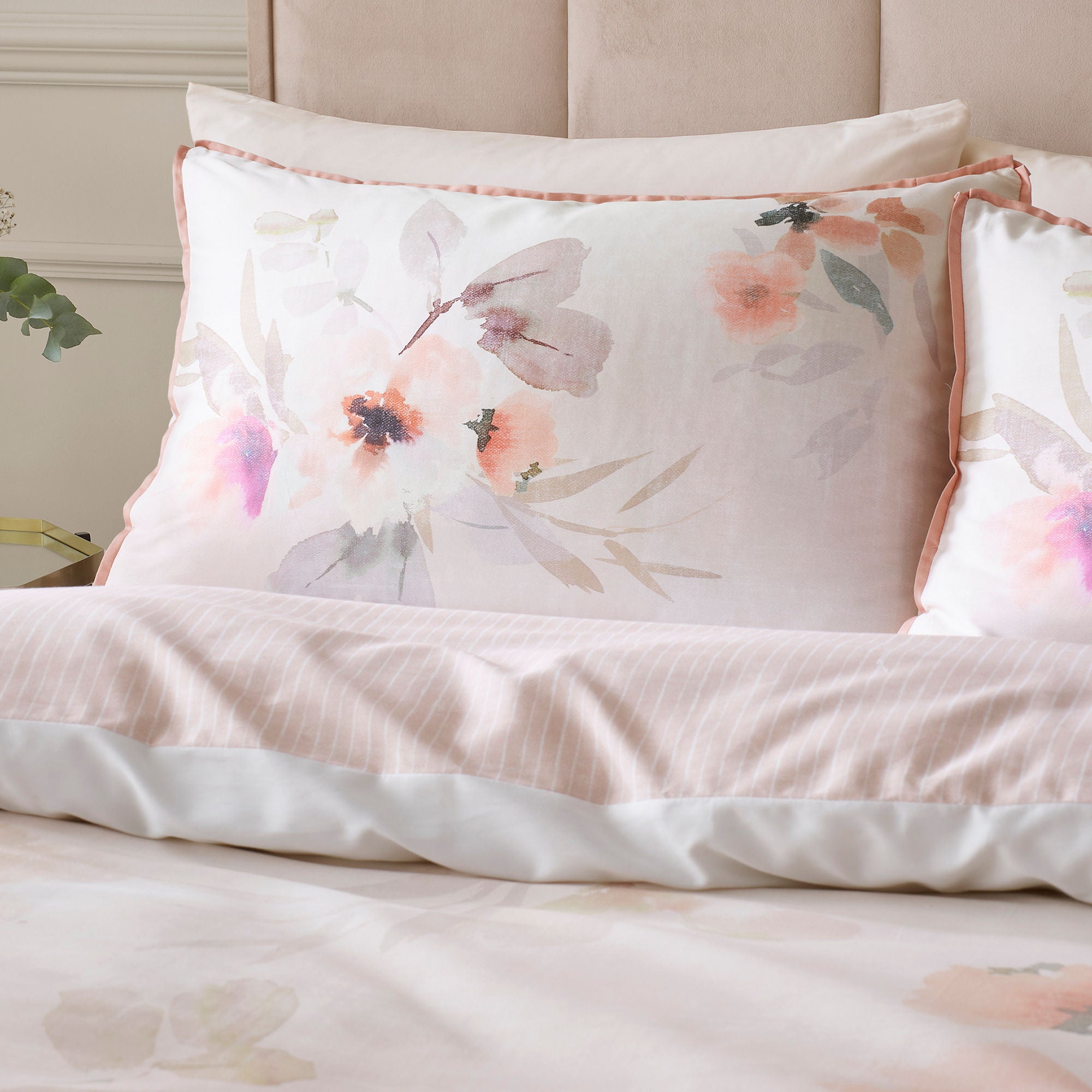 Mia Floral Blooms Duvet Cover Set in Natural - Duvet Cover Set - Soiree