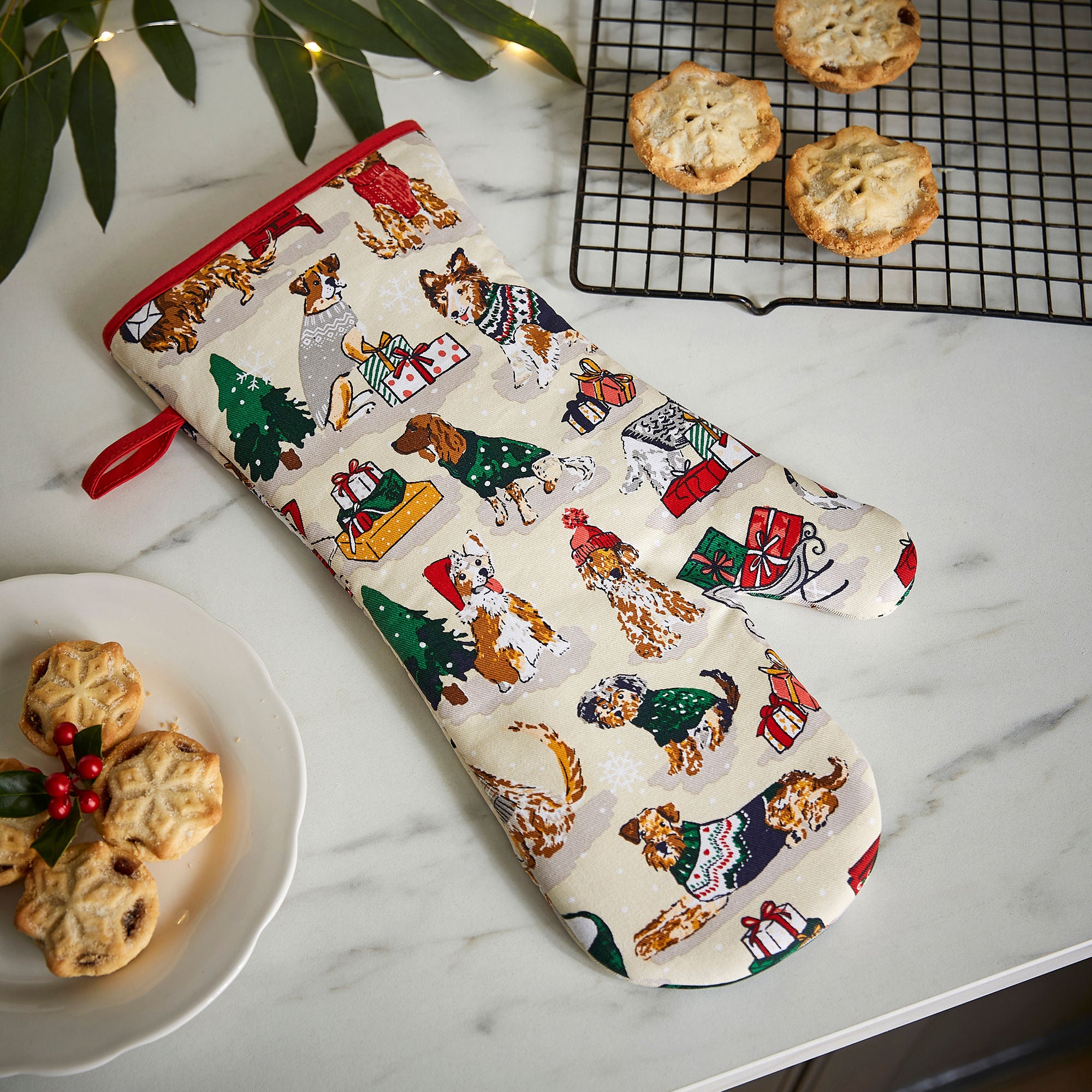 Ulster Weavers Merry Mutts Gauntlet Oven Glove One Size in Natural - Gauntlet Oven Glove - Ulster Weavers