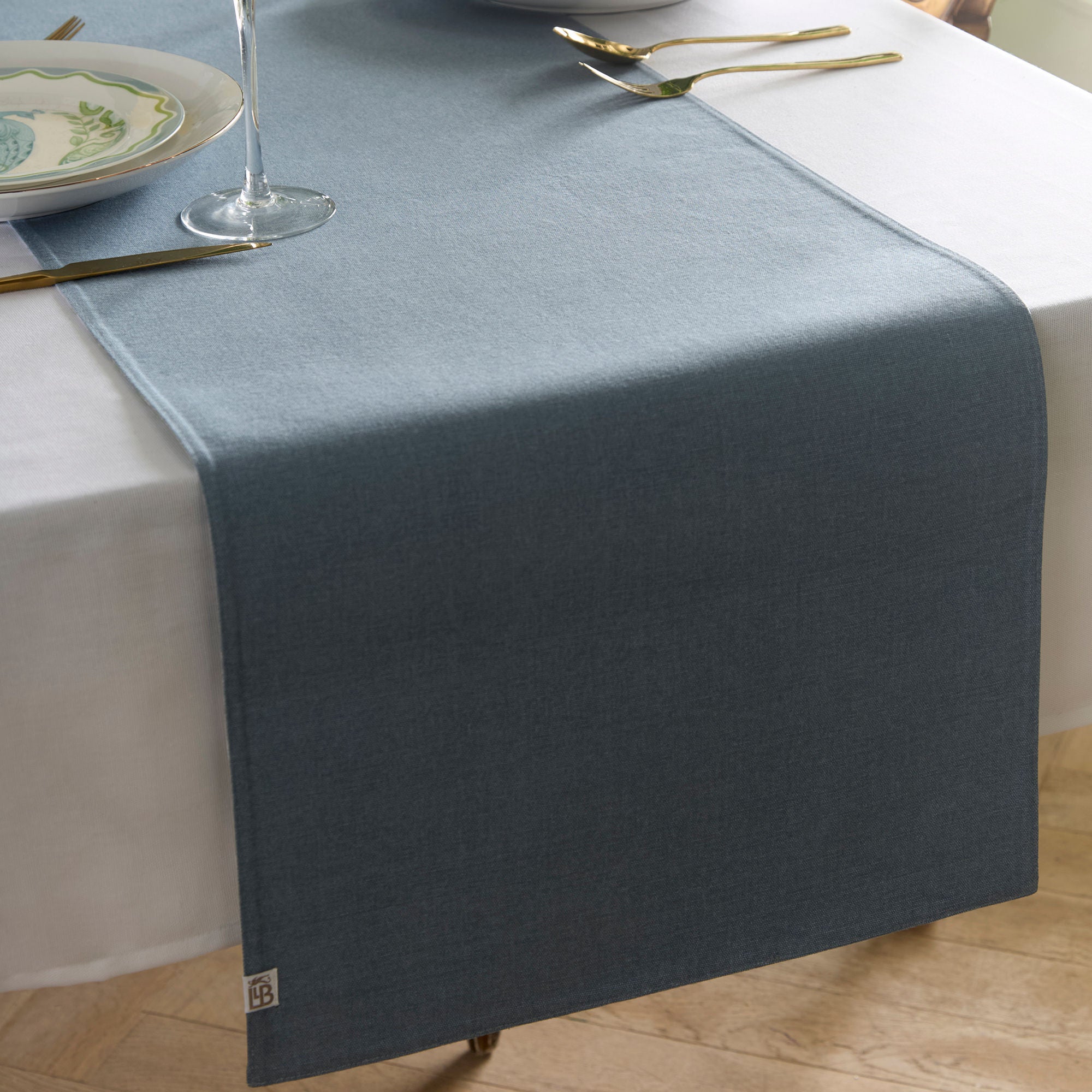 Palm Court Table Runner in Green 230 x 40cm