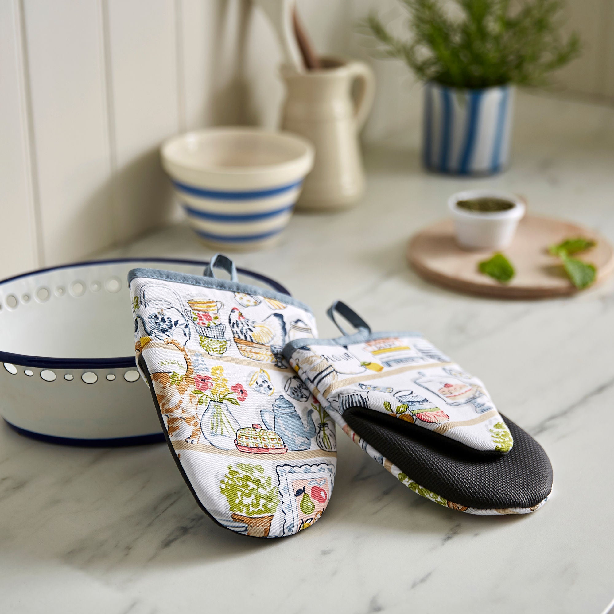 Ulster Weavers Pantry Cats Microwave Mitts - Pair One Size in Multi - Micro Mitts - Ulster Weavers
