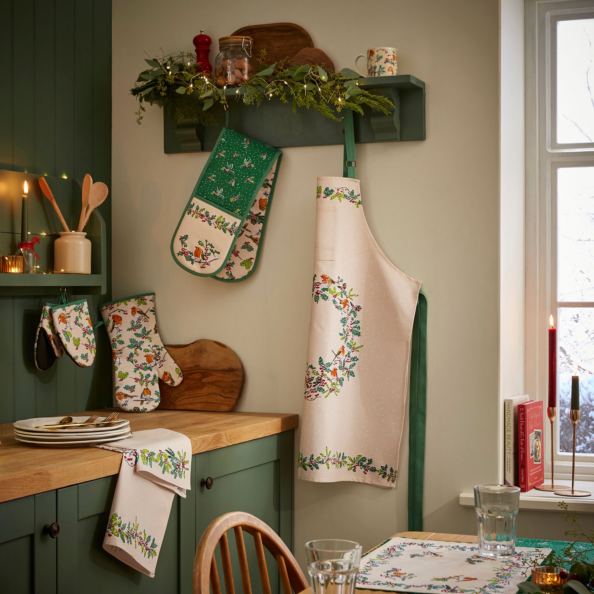 Christmas Robins Cotton Tea Towel in Green - Tea Towel - Ulster Weavers