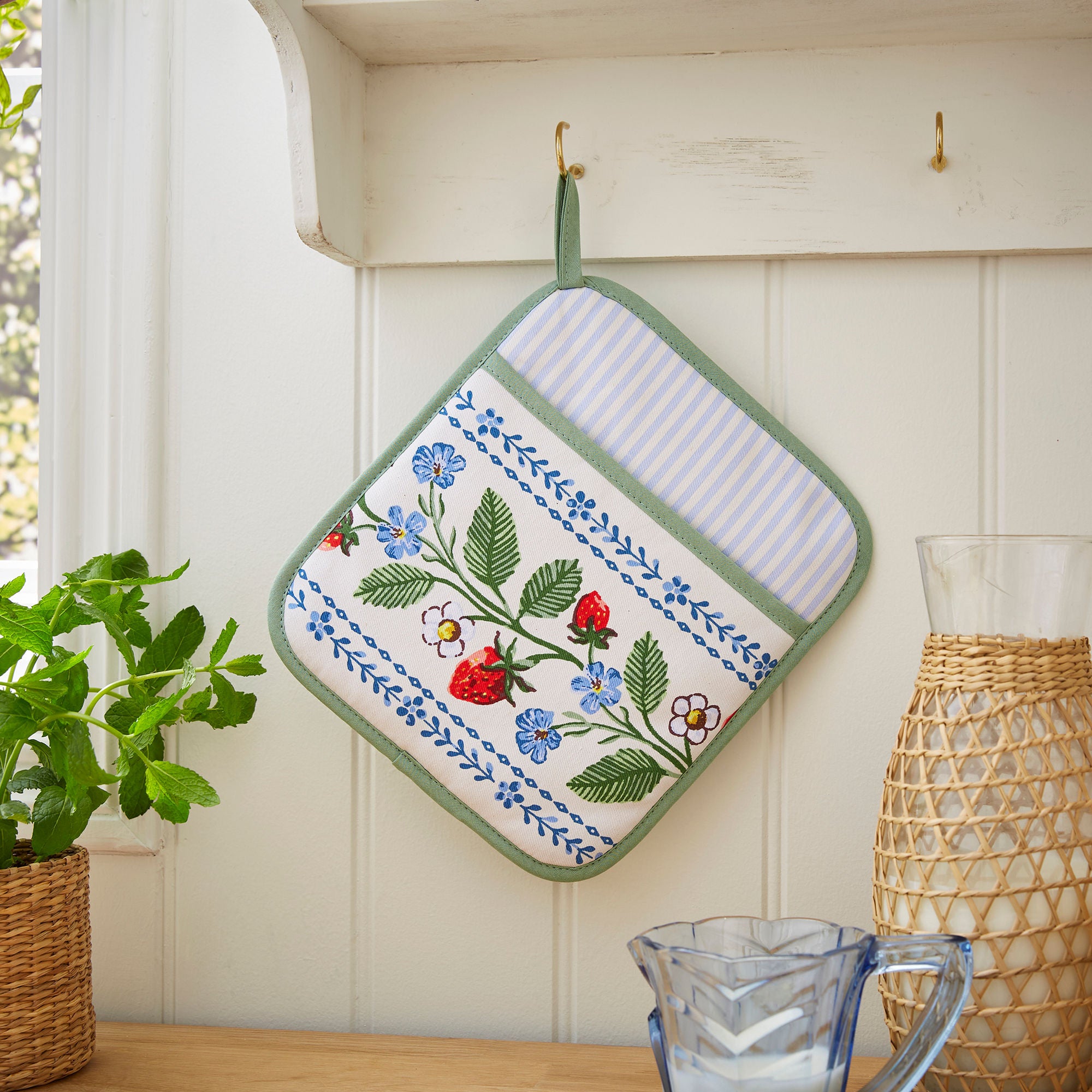 Strawberry Patch Pot Mitt in Green - Pot Mitt - Ulster Weavers