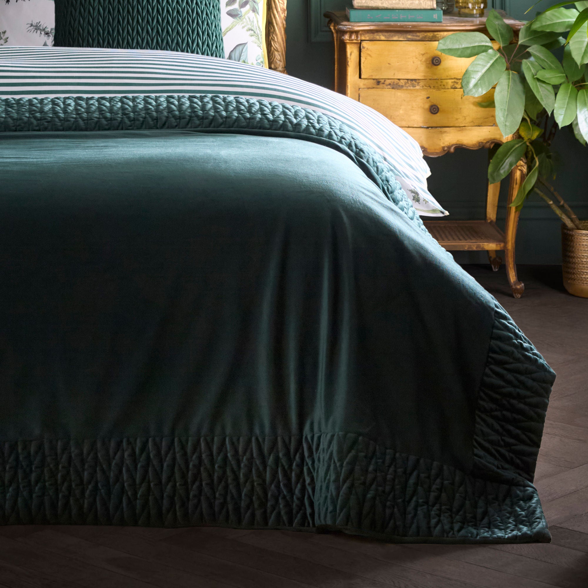 Siena Bedspread in Bottle Green 150 x 220cm