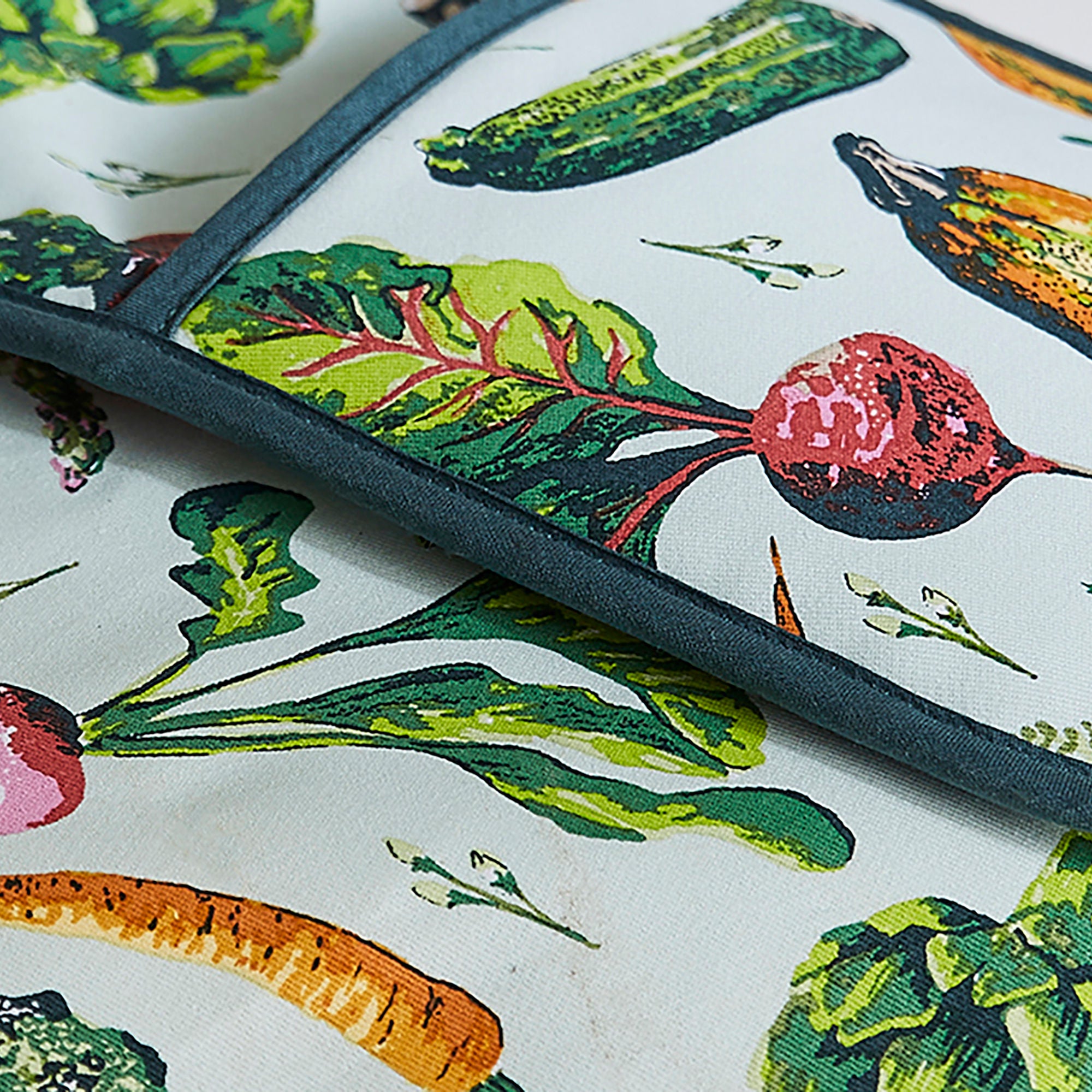 Ulster Weavers Vegetable Medley Double Oven Glove One Size in Multi - Double Oven Glove - Ulster Weavers