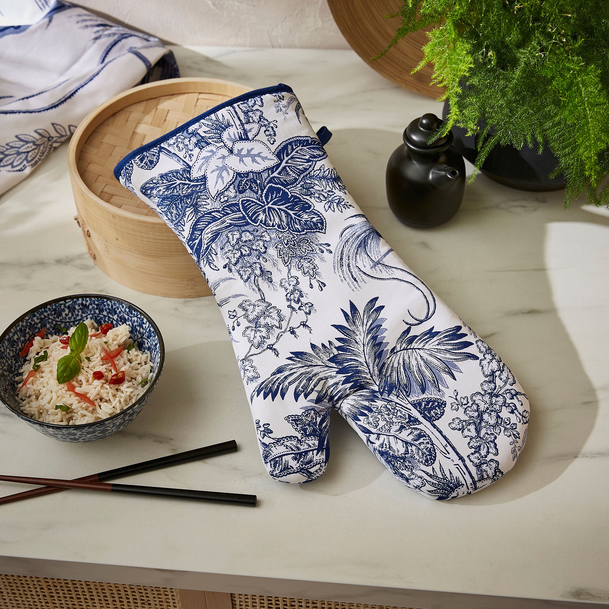 Ulster Weavers Willow Toile Gauntlet Oven Glove One Size in Blue - Gauntlet Oven Glove - Ulster Weavers