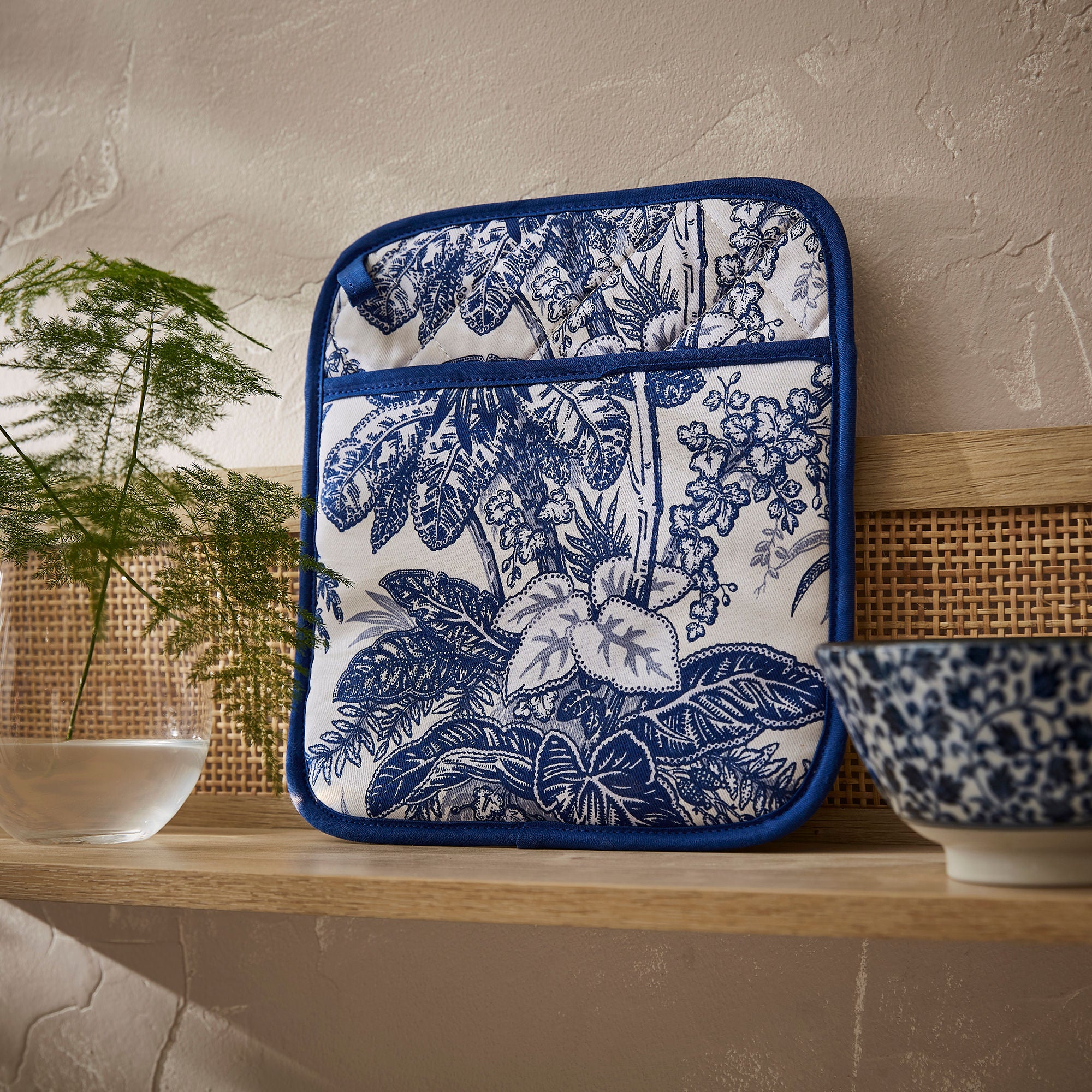 Ulster Weavers Willow Toile Pot Mitt One Size in Blue - Pot Mitt - Ulster Weavers