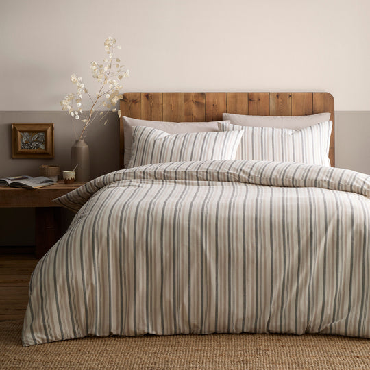 Yarn Dyed Woven Thin Stripe Duvet Cover Set in Natural