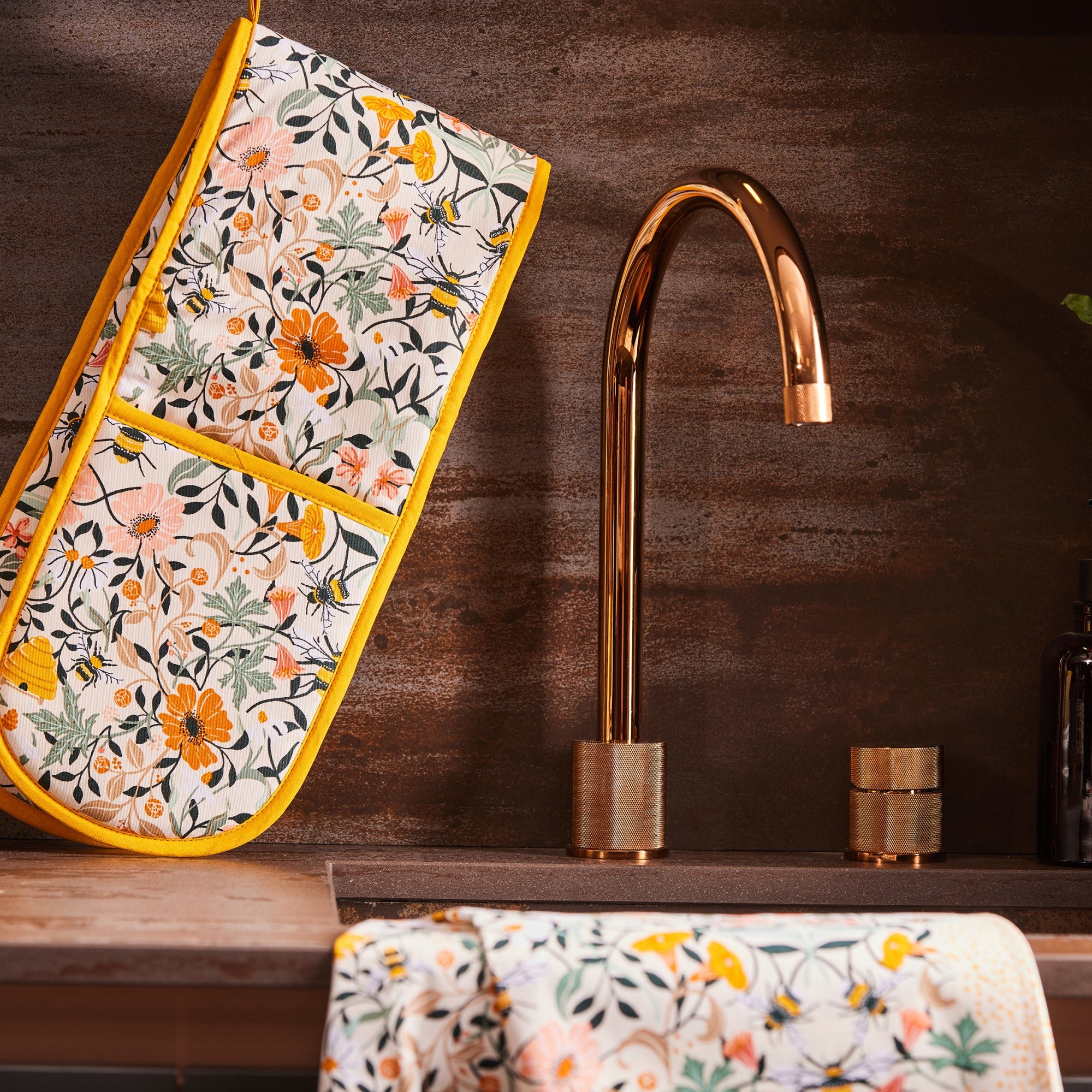 Ulster Weavers Bee Bloom Double Oven Glove One Size in Multi - Double Oven Glove - Ulster Weavers