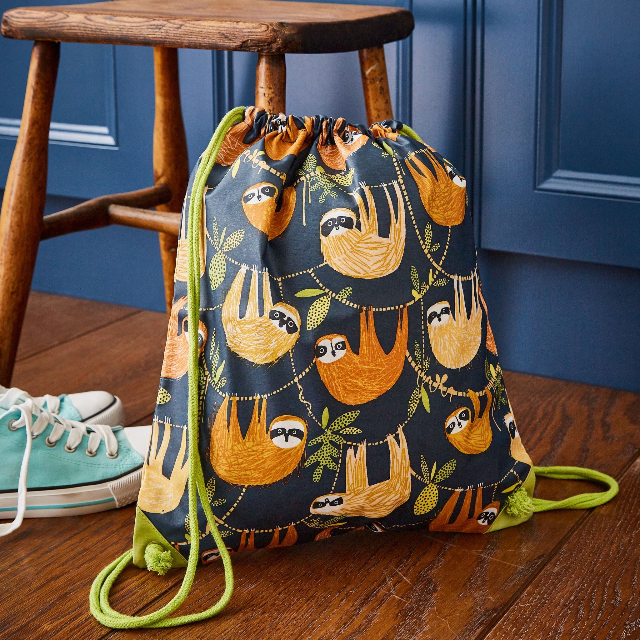 Ulster Weavers Gym Bag - Hanging Around (Polyester, Green) - Gym Bag - Ulster Weavers