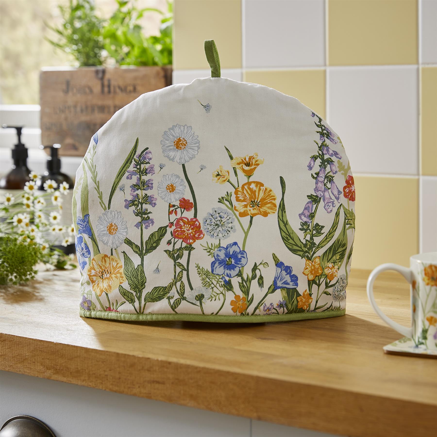 Ulster Weavers Cottage Garden Tea Cosy One Size in Multi - Tea Cosy - Ulster Weavers
